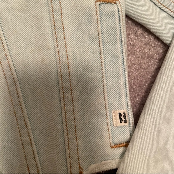Billabong Cropped Light Wash Denim Jacket Womens Small Cropped Jean Jacket - Picture 11 of 13